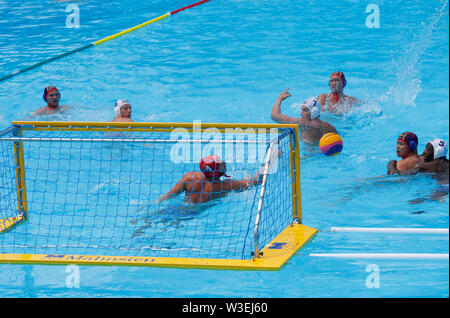 Gwangju. 15 juillet, 2019. Les joueurs s'affrontent au cours de la Men's beach water-polo match d'exhibition entre la Chine et la France au Championnats du Monde FINA à Gwangju, Corée du Sud, le 15 juillet 2019. Credit : Wang Jingqiang/Xinhua/Alamy Live News Banque D'Images