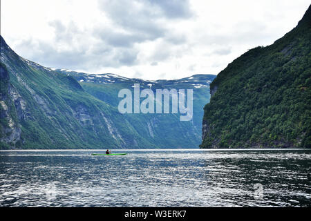 Magnifique paysage de Geirangerfjord , superbe chef-d'oeuvre naturel inclus dans le patrimoine mondial de l'UNESCO , Sunnmore région, Norvège Banque D'Images