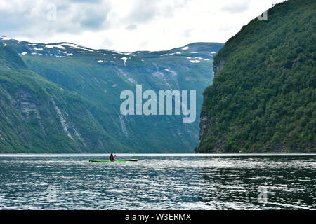 Magnifique paysage de Geirangerfjord , superbe chef-d'oeuvre naturel inclus dans le patrimoine mondial de l'UNESCO , Sunnmore région, Norvège Banque D'Images