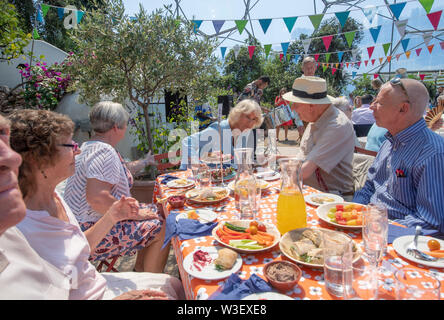 La duchesse de Cornouailles assiste à une fête pour le dixième anniversaire de la grande initiative au déjeuner Eden Project, le premier jour d'une visite à Cornwall. Banque D'Images