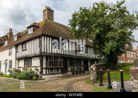 Maisons Tudor sur la place de l'Église, Rye, East Sussex, Angleterre. Banque D'Images