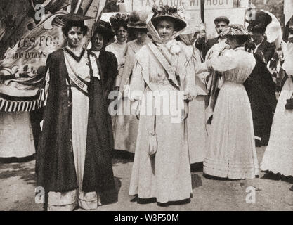 Emmeline Pethick-Lawrence Dame Editorial, 1867 - 1954, à gauche. La militante des droits de la femme. Emmeline Pankhurst , née Goulden, 1858 - 1928, à droite. Activiste politique britannique et leader du mouvement des suffragettes britanniques. À partir de la cérémonie du siècle, publié en 1934. Banque D'Images