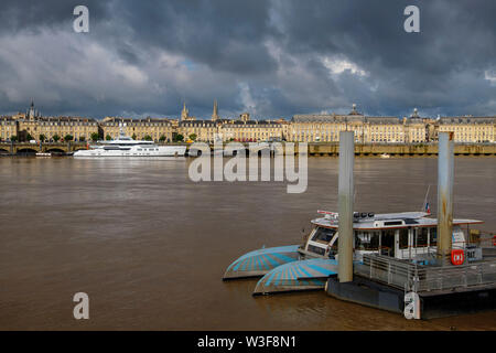 Garonne et le centre historique de Bordeaux, Gironde. Région Aquitaine. France Europe Banque D'Images