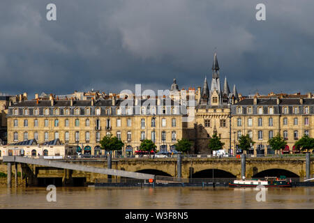 Garonne et le centre historique de Bordeaux, Gironde. Région Aquitaine. France Europe Banque D'Images