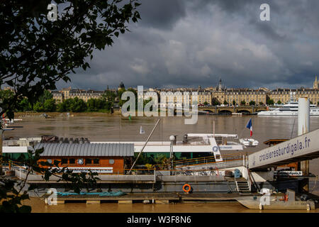 Garonne et le centre historique de Bordeaux, Gironde. Région Aquitaine. France Europe Banque D'Images