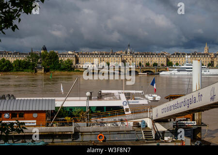 Garonne et le centre historique de Bordeaux, Gironde. Région Aquitaine. France Europe Banque D'Images