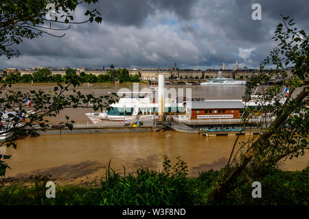 Garonne et le centre historique de Bordeaux, Gironde. Région Aquitaine. France Europe Banque D'Images