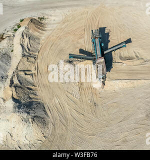 Vue aérienne de la machine de traitement, l'extracteur, dans une carrière de sable Banque D'Images