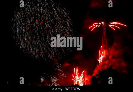 Bastille Day 2019 à Paris Fireworks Banque D'Images