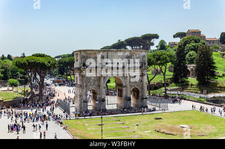 Arc de triomphe de Constantin près de Colosseum - Rome, Italie Banque D'Images