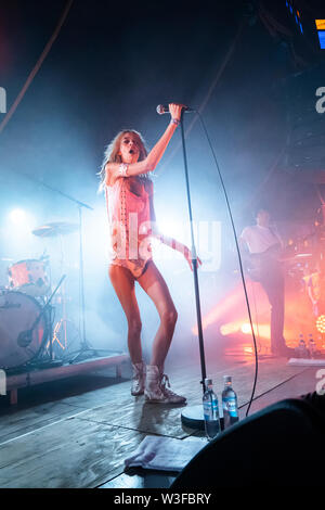 Bergen, Norvège - Juin 15th, 2019. Le groupe punk américain Starcrawler effectue un concert live au cours de la fête de la musique 2019 Bergenfest norvégien de Bergen. Ici flèche chanteur de Wilde est vu sur scène. (Photo crédit : Gonzales Photo - Jarle H. MEO). Banque D'Images