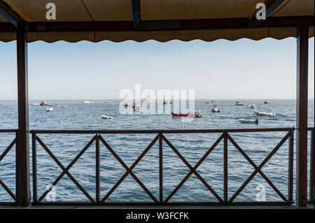 Positano (Salerne) Italie. La plage dans un endroit achalandé jour Banque D'Images