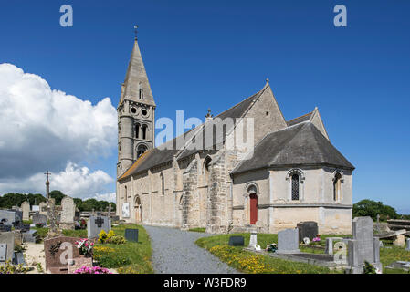 Église Notre-Dame de l'Assomption de Colleville au village Colleville-sur-Mer, Calvados, Normandie, France Banque D'Images