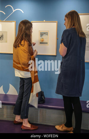 B-6986, Buckinghamshire UK 15 Juillet 2019 La plupart de nous associer les dessins de Sir Quentin Blake avec Roald Dahl, cependant son tout premier livre pour les enfants,James et la pêche géante (1961) les illustrations par le célèbre artiste et illustrateur américain Nancy Ekholm Burkert. Cet été, l'histoire de Roald Dahl Museum et centre sera un retour près de 60 ans avec une exposition multi-sensorielle qui explore, pour la première fois, la façon dont ces deux esprits créatifs ont travaillé ensemble pour créer un classique (ouvre 20 Juillet - fin septembre). Crédit : Paul/Quezada-Neiman Alamy Live News Banque D'Images