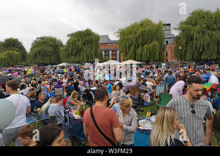 Profitez de l'assemblée annuelle des fêtards Stratford Upon Avon River Festival sur la rivière Avon par le Théâtre RSC. UK. 6 juillet 2019, Banque D'Images