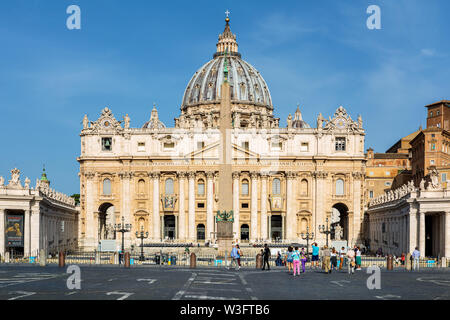 La basilique Saint Pierre et Saint Peter's square, Vatican, Rome, Latium, Italie Banque D'Images