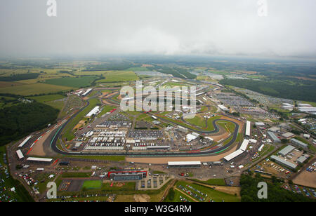 Une vue aérienne du circuit de Silverstone sur F1 race day 2019 à partir d'un hélicoptère au-dessus du circuit du Northamptonshire. Banque D'Images