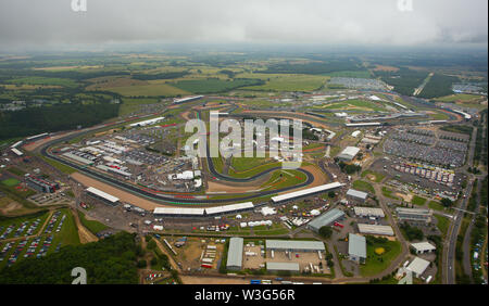 Une vue aérienne du circuit de Silverstone sur F1 race day 2019 à partir d'un hélicoptère au-dessus du circuit du Northamptonshire. Banque D'Images