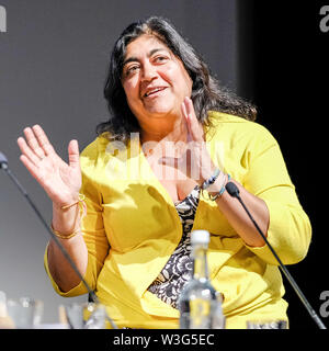 BFI Southbank, Londres, Royaume-Uni. 15 juillet 2019. Gurinder Chadha sur scène à Mark Kermode en 3d le lundi 15 juillet 2019 à BFI Southbank, Londres. Sur la photo : Gurinder Chadha. Photo par : Julie Edwards/Alamy Live News Banque D'Images