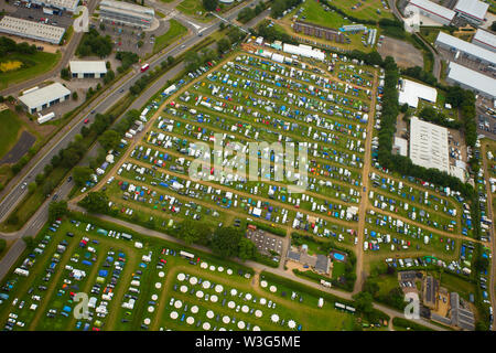 Une vue aérienne de Silverstone à Litchlake Camping Ferme, Circuit de Silverstone sur F1 race day 2019 à partir d'un hélicoptère au-dessus du circuit du Northamptonshire. Banque D'Images