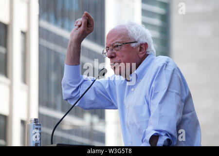 Philadelphia, PA, USA - 15 juillet 2019 : 2020 candidate présidentielle Sen. Bernie Sanders se joint à un rassemblement pour stopper la fermeture imminente de Hahnemann University Hospital dans le centre ville, Philadelphie. Crédit : Jana Shea/OOgImages Banque D'Images