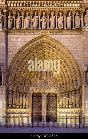 Portes à centre Cathedrale Notre Dame des Paris, Paris, France Banque D'Images