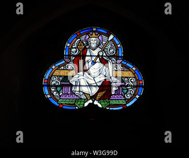 St Edmund, roi d'East Anglia, tenant une flèche, vitrail, par Frederick Preedy, 19e siècle verre, Old Hunstanton, Norfolk, Angleterre Banque D'Images