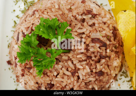 Close up of gallo pinto sur le riz au-dessus de la plaque Vue de dessus Banque D'Images