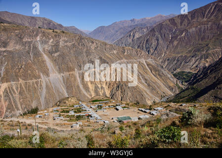 Avis de Belen village dans le Canyon de Colca, Peru, Pérou Banque D'Images