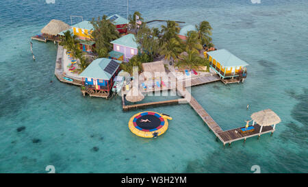 Placencia, Belize. 5 juillet, 2019. Les voyageurs sont vus du dessus au King Lewey's Island Resort, situé à 12 milles au large de la côte de Placencia, Belize, 05 juillet 2019. Photo : Josh Edelson/ZUMA/Alamy Fil Live News Banque D'Images