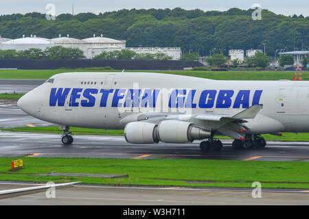 Tokyo, Japon - Jul 4, 2019. N344KD Western Global Airlines Boeing 747-400 F le roulage sur la piste de l'aéroport Narita de Tokyo (NRT). Banque D'Images