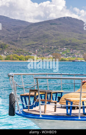 L'avant du petit bateau sur le lac d''Ohrid, République de Macédoine Banque D'Images