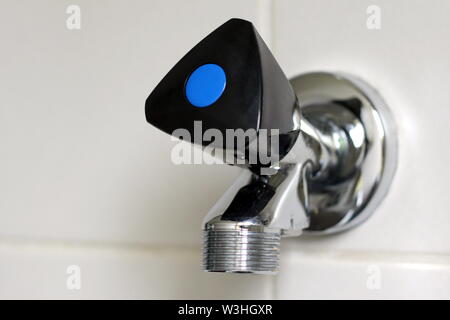 Appuyez sur pour le raccordement de l'eau froide pour une machine à laver Banque D'Images