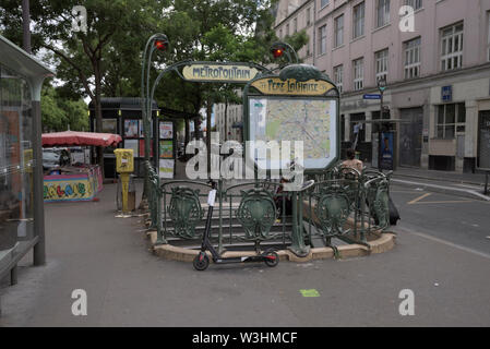 Entrée de la station de métro Père Lachaise, Paris, France Banque D'Images