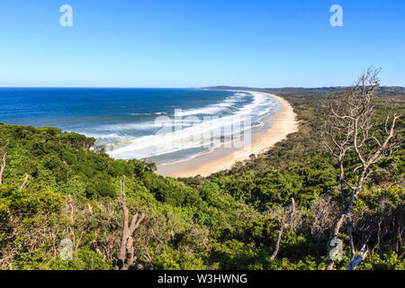 Avis de Tallow beach à partir de Cape Byron, New South Wales, Australie Banque D'Images