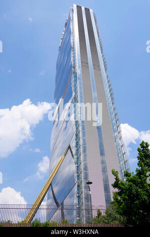 Le AllianzTower, un profil ultra-fin 50 étages immeuble de bureaux, le plus haut bâtiment de l'Italie, à l'Tre Torri social,développement résidentiel commercial Banque D'Images