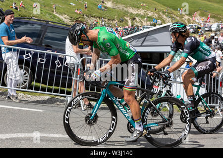 Col du Tourmalet France-July,27,2018 : le cycliste Slovaque Peter Sagan en maillot vert l'ascension de la route de Col du Tourmalet lors de l'étape 19 du Tour de France 2018. Banque D'Images