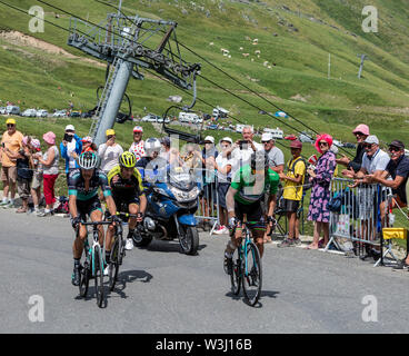 Col du Tourmalet France-July,27,2018 : groupe de cyclistes y compris Peter Sagan en maillot vert l'ascension de la route de Col du Tourmalet lors de l'étape 19 du Tour de France 2018. Banque D'Images