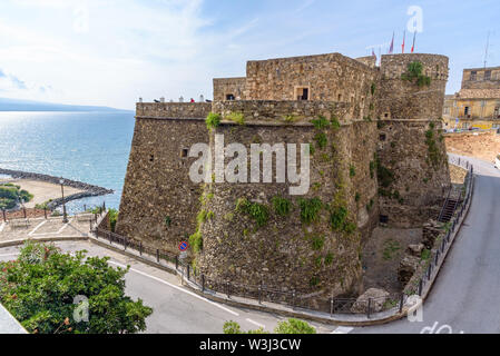 Pizzo, Italie - 10 septembre 2016 : Avis de Castello Murat, construit par les Aragonais au 15ème siècle, dans lequel Joachim Murat, ex-roi de Naples, a été Banque D'Images