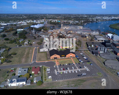 Antenne d'Millaquin Sucrerie et distillerie de rhum de Bundaberg sur les rives de la rivière Burnett Australie Queensland Bundaberg Banque D'Images