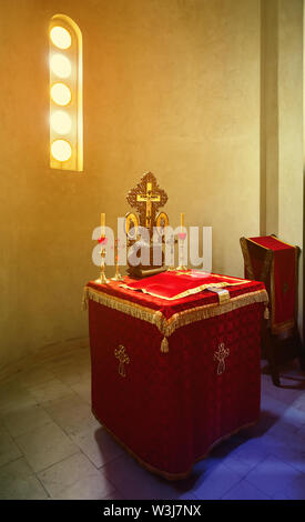 Détails de l'intérieur d'une petite église orthodoxe. Banque D'Images