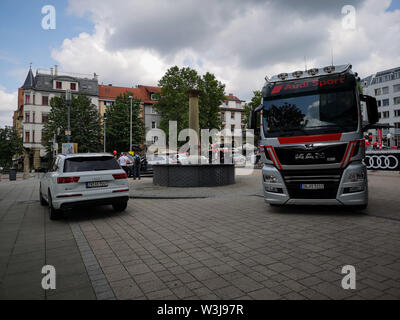 Stuttgart, Allemagne. 13 juillet 2019. Voiture Audi est titulaire d'une présentation à l'Neckarsun site dans Stuutgart. Le 13 juillet, 2019. Fabricant automobile Audi plante a été en existence depuis plus de cent ans à la Baden-WÃ¼rttemberg emplacement. L'événement comprenait des expositions et salons de l'automobile, ainsi qu'un programme d'enfants. Pilote automobile suédois Mattias EkstrÃ¶m est allé(e) à l'événement Crédit : Abdelwaheb Omar/IMAGESLIVE/ZUMA/Alamy Fil Live News Banque D'Images