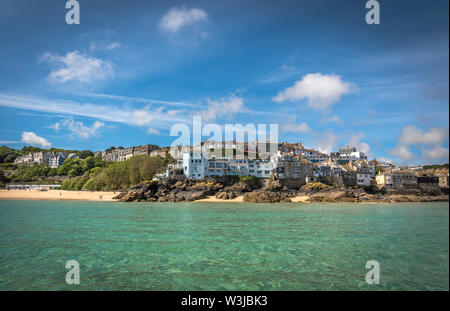 À l'égard de la mer Olva Stylo avec belle eau aqua marine St Ives Cornwall UK Europe Banque D'Images