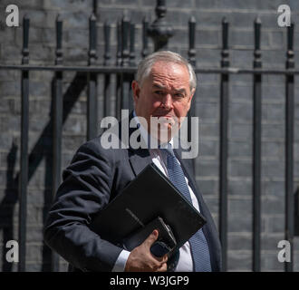 Downing Street, London, UK. 16 juillet 2019. Geoffrey Cox QC, Procureur général quitte Downing Street après la réunion hebdomadaire du cabinet. Credit : Malcolm Park/Alamy Live News. Banque D'Images