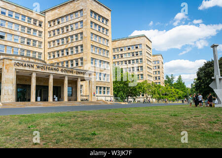 Francfort, Allemagne - Juillet 2019 : l'Université Goethe de Francfort campus Westend bâtiment principal. Le bâtiment est célèbre en tant que bâtiment historique IG-Farben. Banque D'Images