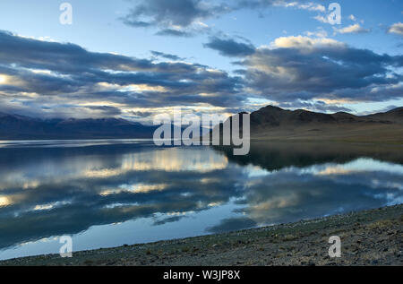 Tolbo Nuur Lake en Mongolie, les paysages de l'ouest de la Mongolie, l'Asie voyages, lac de montagne Banque D'Images