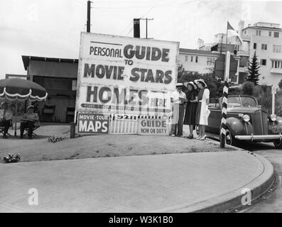 LARAINE DAY et MARY HOWARD guide personnel de maisons de stars de cinéma 1940 Hollywood Californie Metro Goldwyn Mayer Publicité Banque D'Images