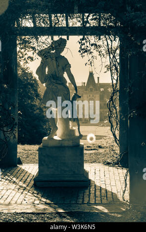 La statue de Diane, déesse de la chasse, situé sur la colline surplombant Biltmore House, Asheville, Caroline du Nord, USA. Banque D'Images