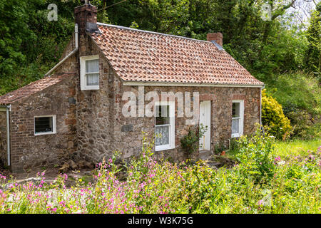 Une vieille maison en pierre au Petit Bot, Guernsey, Royaume-Uni Banque D'Images