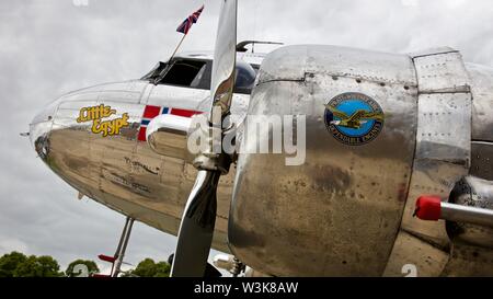 Douglas DC-3 'Little Egypt' en exposition statique à l'Airshow 2019 Flying Legends à l'Imperial War Museum, Duxford Banque D'Images